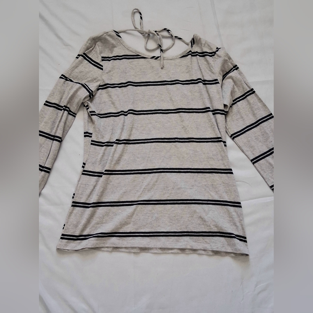 ALLOY Black and Gray Striped Long Sleeve Tee